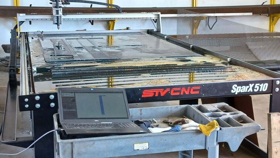 Inactive plasma table for cutting steel parts.